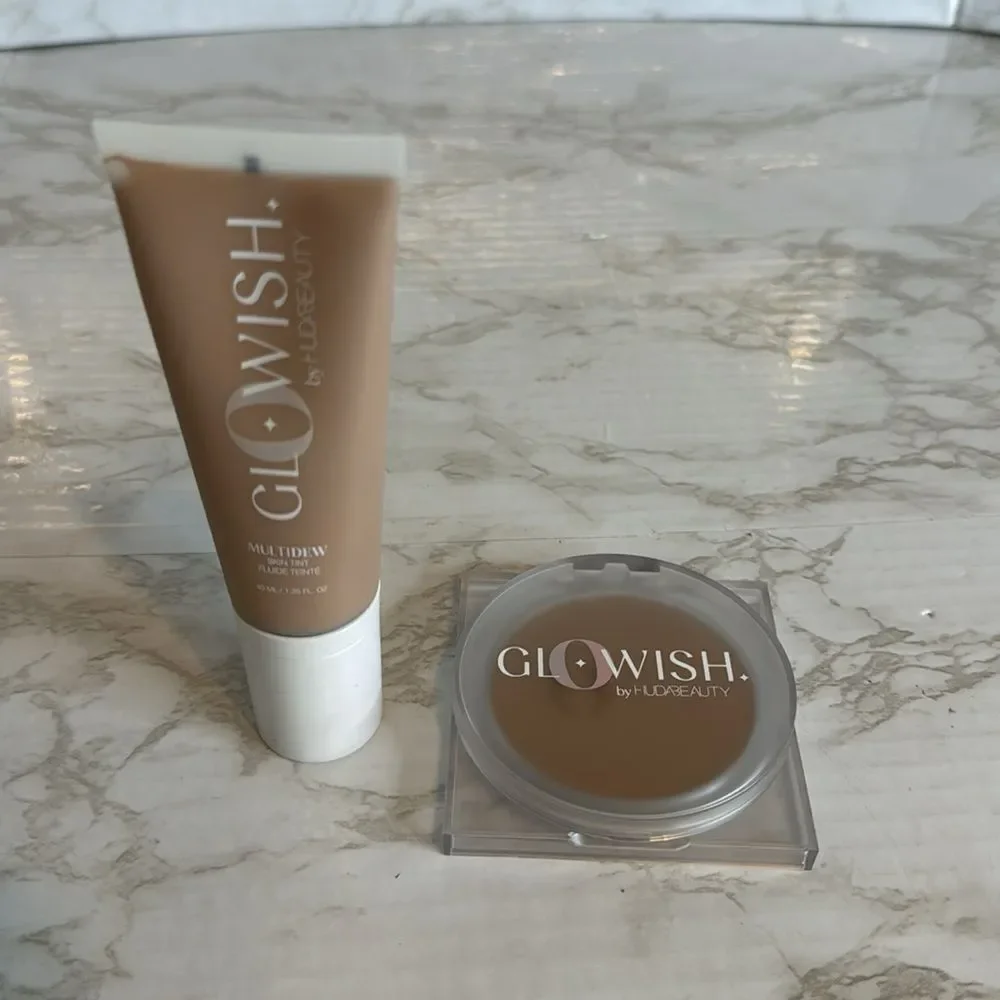 HUDA BEAUTY GloWish luminous Vegan pressed Powder & skin tint color 07 tan light